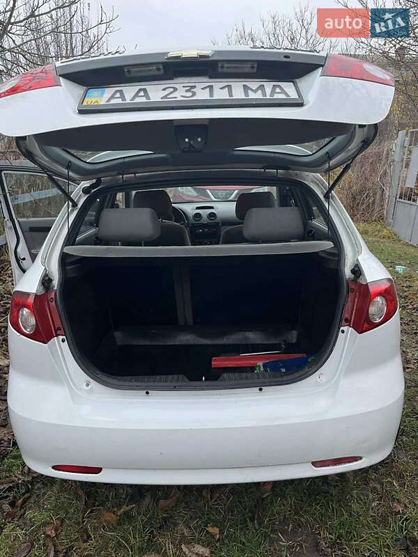 Хэтчбек Chevrolet Lacetti 2012 в Киеве