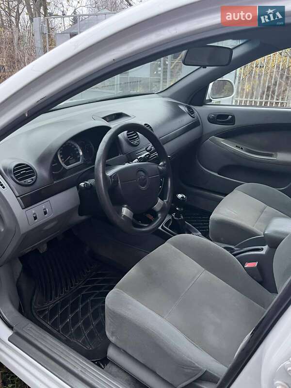 Хэтчбек Chevrolet Lacetti 2012 в Киеве