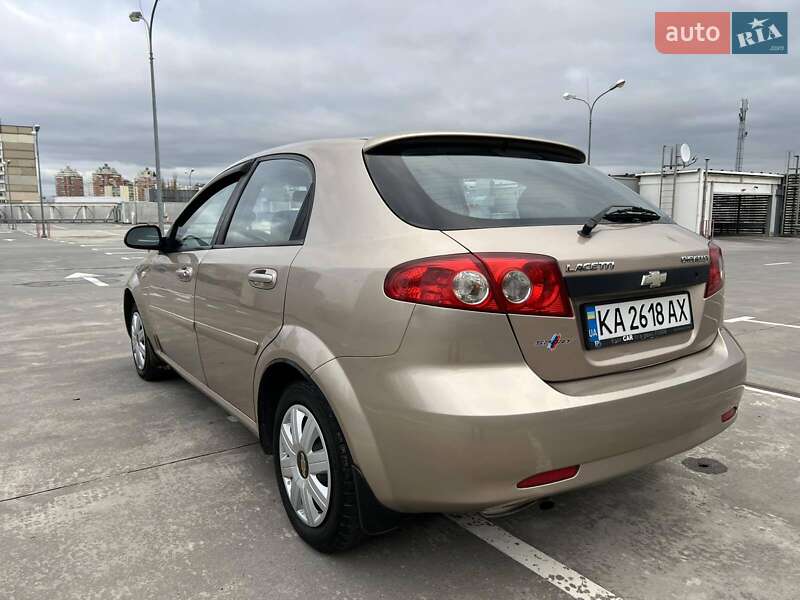 Хэтчбек Chevrolet Lacetti 2008 в Киеве