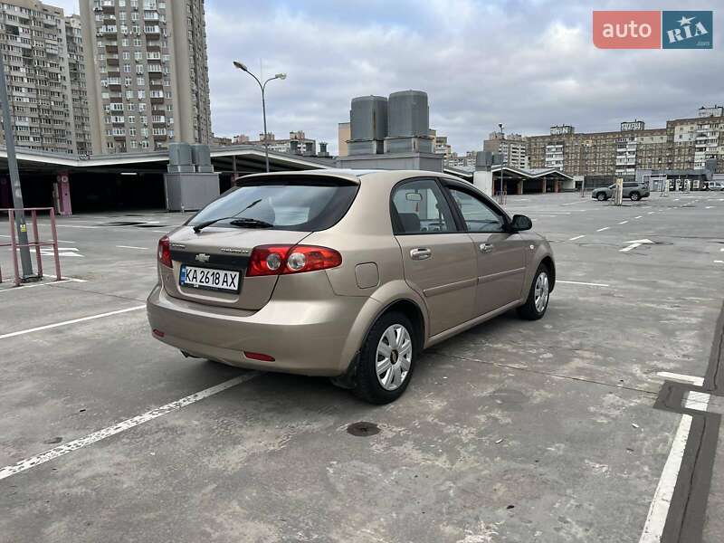 Хэтчбек Chevrolet Lacetti 2008 в Киеве
