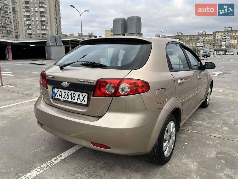 Хэтчбек Chevrolet Lacetti 2008 в Киеве