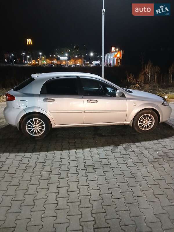 Хэтчбек Chevrolet Lacetti 2006 в Киеве