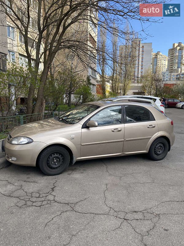 Хэтчбек Chevrolet Lacetti 2008 в Киеве