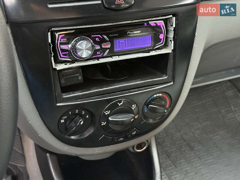 Хетчбек Chevrolet Lacetti 2004 в Дніпрі