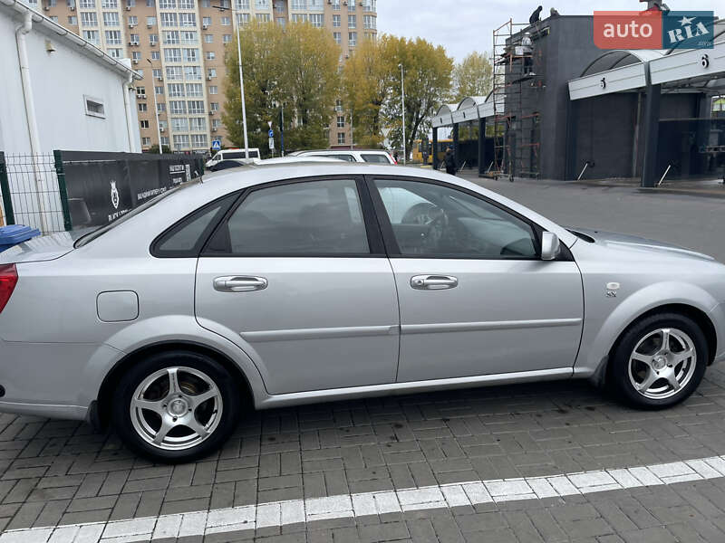 Седан Chevrolet Lacetti 2005 в Киеве
