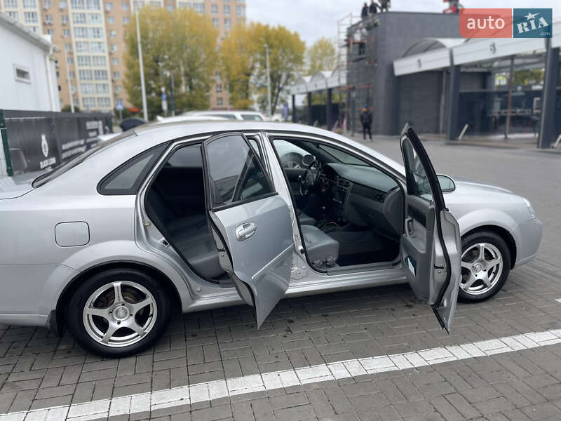 Седан Chevrolet Lacetti 2005 в Киеве