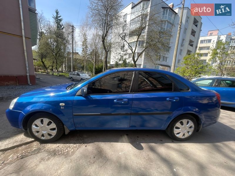Седан Chevrolet Lacetti 2005 в Ровно