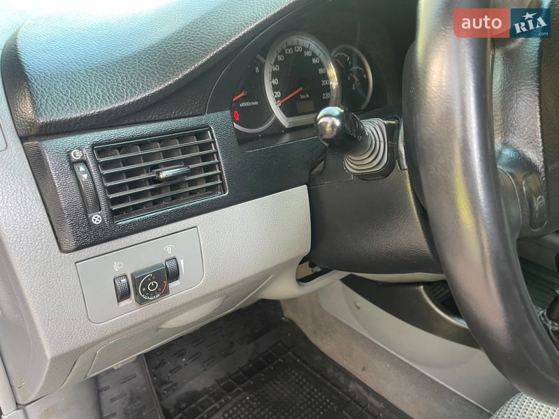 Седан Chevrolet Lacetti 2005 в Ровно