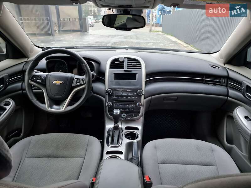 Седан Chevrolet Malibu 2014 в Ужгороді
