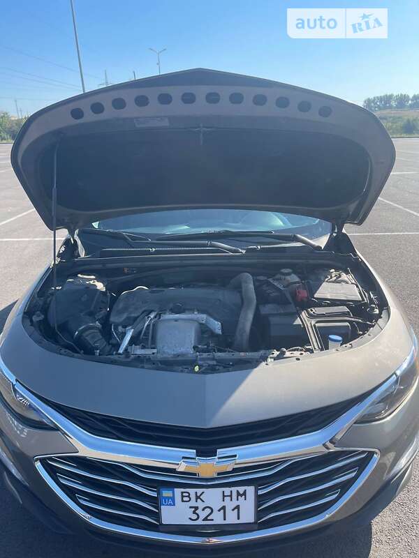 Седан Chevrolet Malibu 2019 в Ровно
