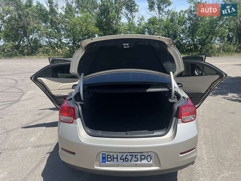 Седан Chevrolet Malibu 2015 в Овідіополі