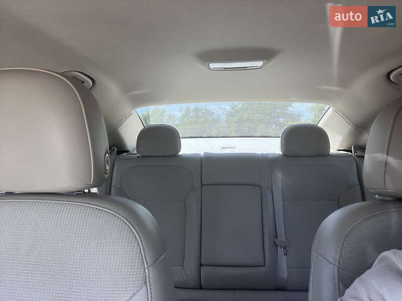 Седан Chevrolet Malibu 2015 в Овідіополі