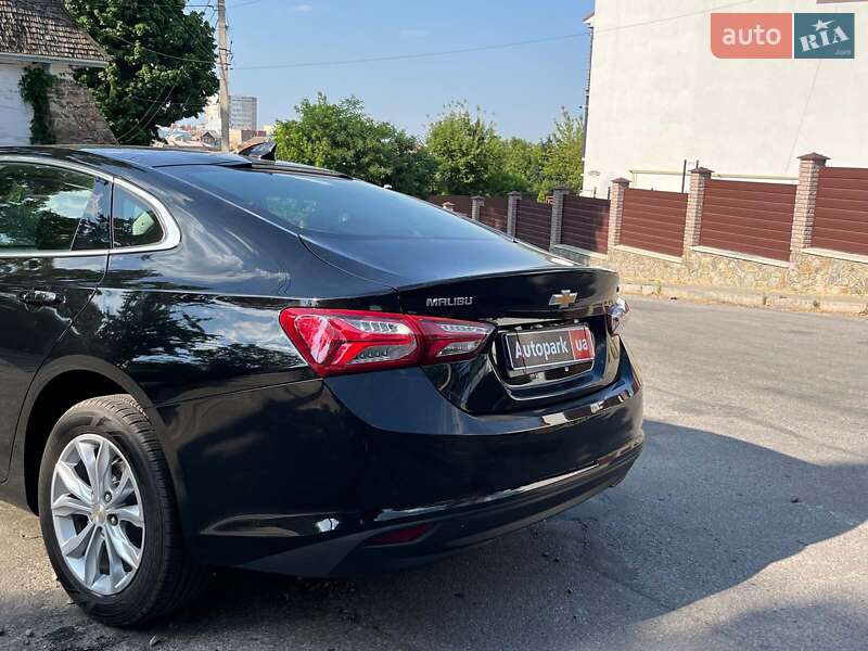 Седан Chevrolet Malibu 2020 в Львові