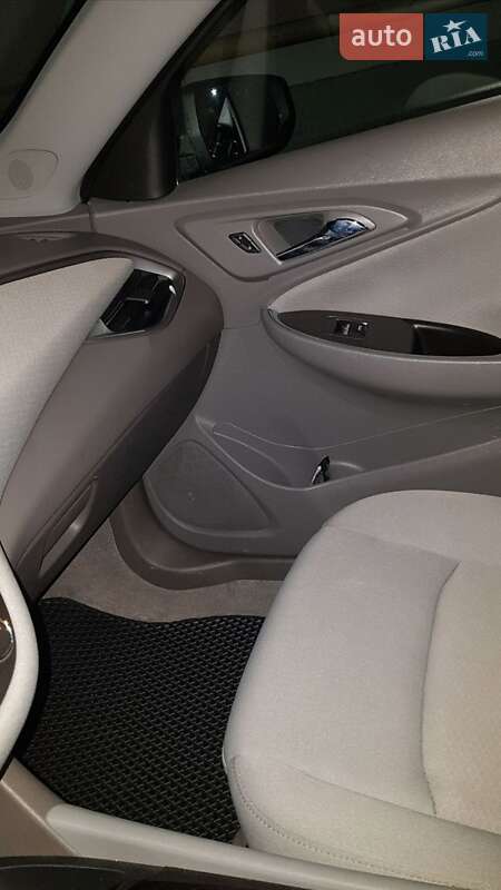 Седан Chevrolet Malibu 2016 в Івано-Франківську