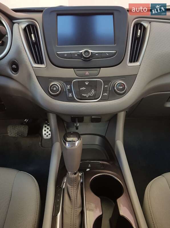 Седан Chevrolet Malibu 2016 в Івано-Франківську