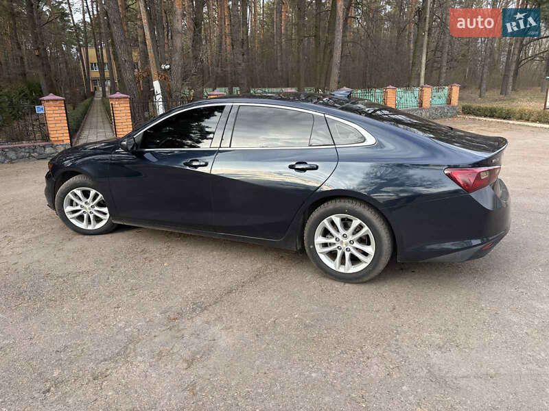 Седан Chevrolet Malibu 2016 в Романіву