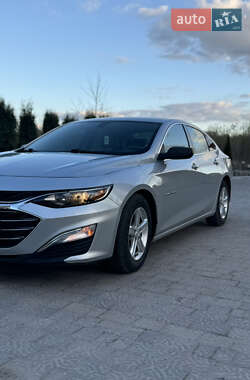 Седан Chevrolet Malibu 2019 в Тернополі