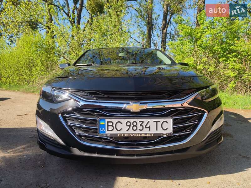Седан Chevrolet Malibu 2022 в Львові