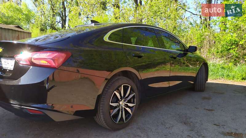 Седан Chevrolet Malibu 2022 в Львові