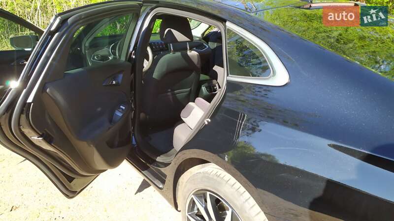 Седан Chevrolet Malibu 2022 в Львові