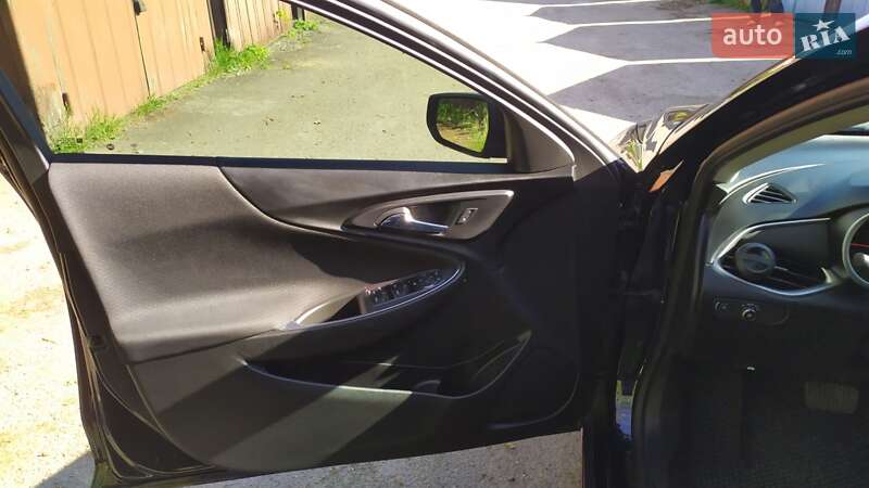 Седан Chevrolet Malibu 2022 в Львові