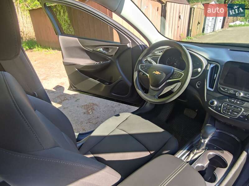 Седан Chevrolet Malibu 2022 в Львові