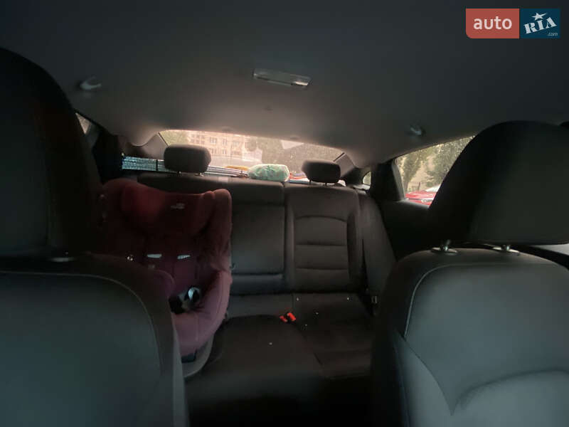 Седан Chevrolet Malibu 2017 в Киеве