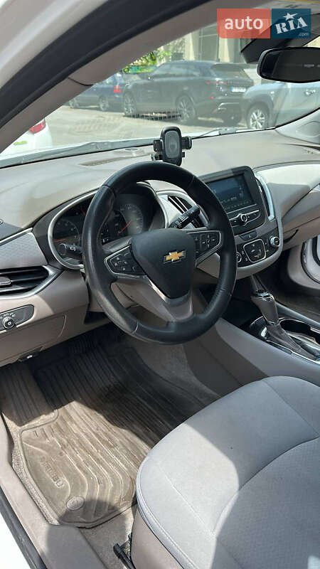 Седан Chevrolet Malibu 2017 в Киеве