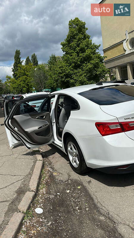 Седан Chevrolet Malibu 2017 в Киеве