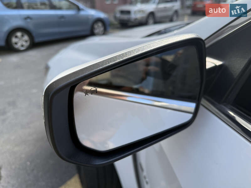 Седан Chevrolet Malibu 2016 в Киеве