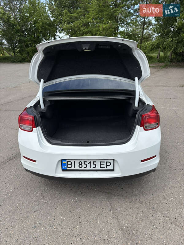 Седан Chevrolet Malibu 2015 в Лубнах