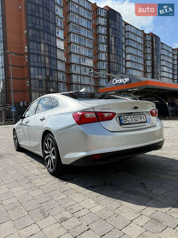 Седан Chevrolet Malibu 2017 в Львове