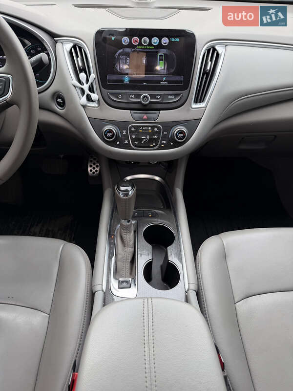 Седан Chevrolet Malibu 2016 в Харькове