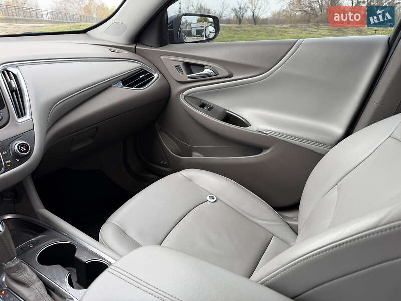 Седан Chevrolet Malibu 2016 в Харькове