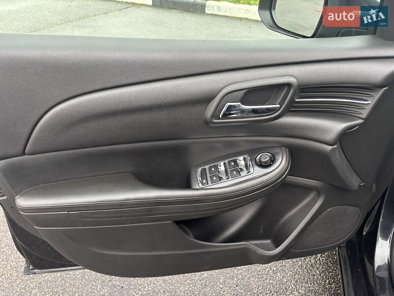 Седан Chevrolet Malibu 2012 в Киеве