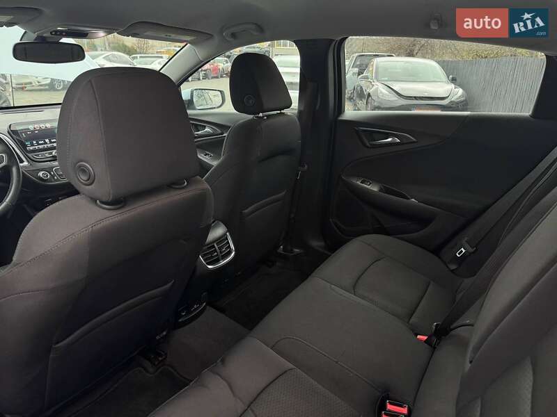 Седан Chevrolet Malibu 2017 в Луцке