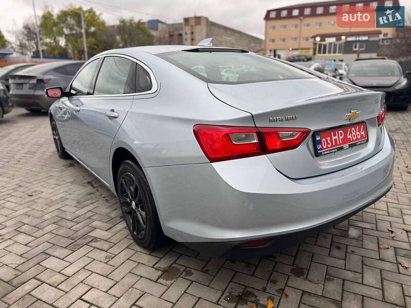 Седан Chevrolet Malibu 2017 в Луцке