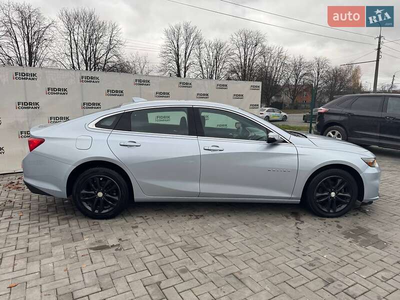 Седан Chevrolet Malibu 2017 в Луцке