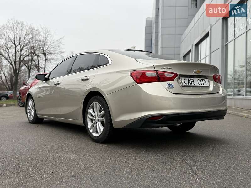 Седан Chevrolet Malibu 2016 в Киеве