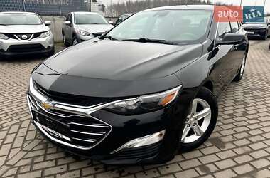 Седан Chevrolet Malibu 2022 в Львове
