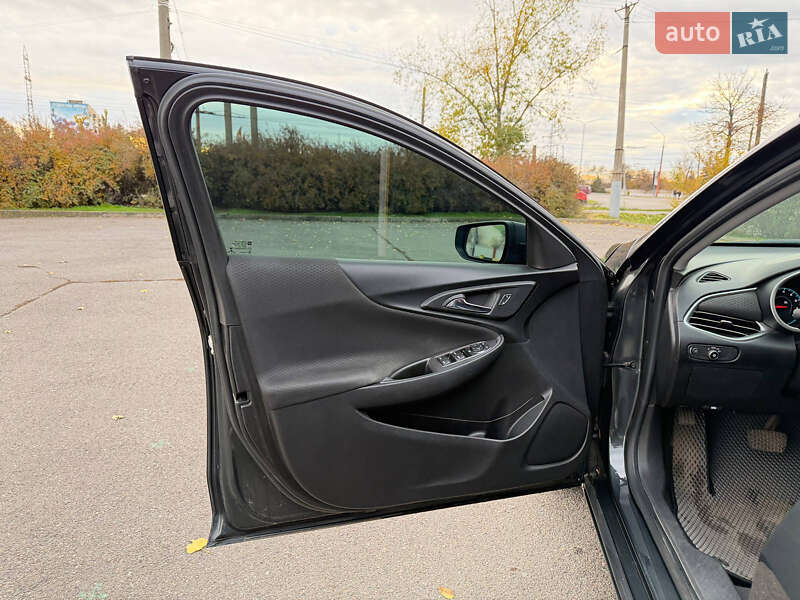 Седан Chevrolet Malibu 2017 в Кривом Роге