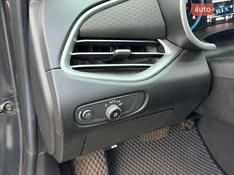 Седан Chevrolet Malibu 2017 в Кривом Роге