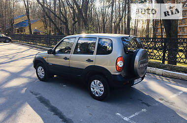 Позашляховик / Кросовер Chevrolet Niva 2011 в 