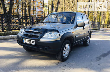 Позашляховик / Кросовер Chevrolet Niva 2011 в 