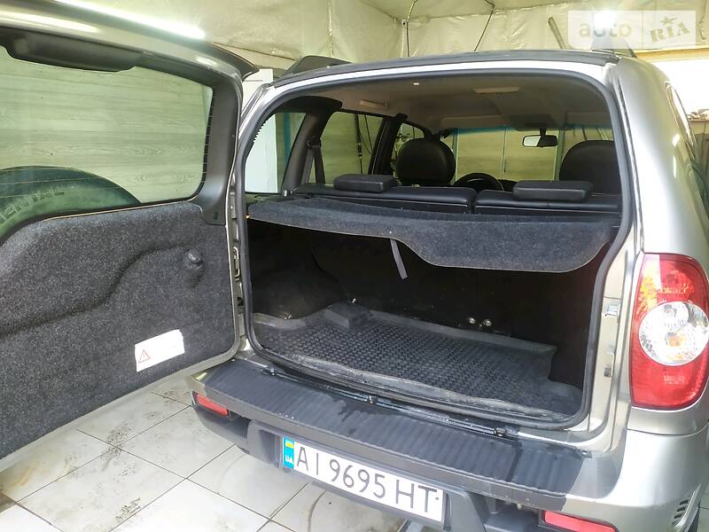 Внедорожник / Кроссовер Chevrolet Niva 2011 в Коростене