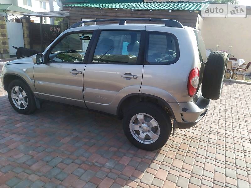 Внедорожник / Кроссовер Chevrolet Niva 2011 в Коростене