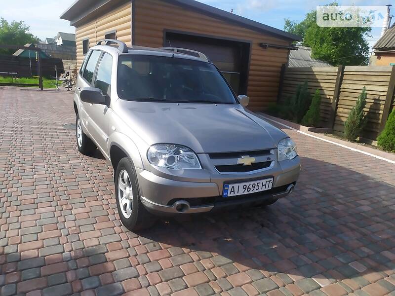 Внедорожник / Кроссовер Chevrolet Niva 2011 в Коростене