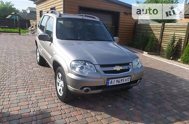 Позашляховик / Кросовер Chevrolet Niva 2011 в 
