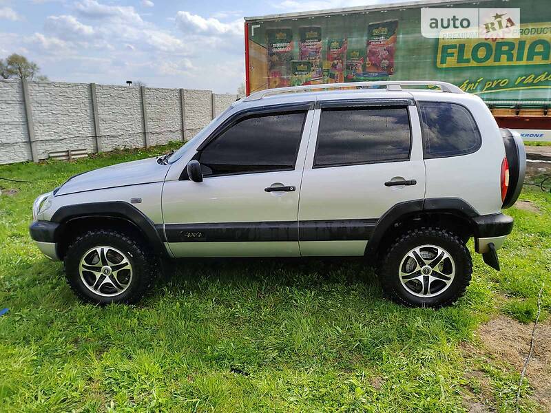 Внедорожник / Кроссовер Chevrolet Niva 2006 в Каменке-Бугской