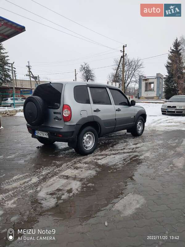 Позашляховик / Кросовер Chevrolet Niva 2015 в Тростянці
